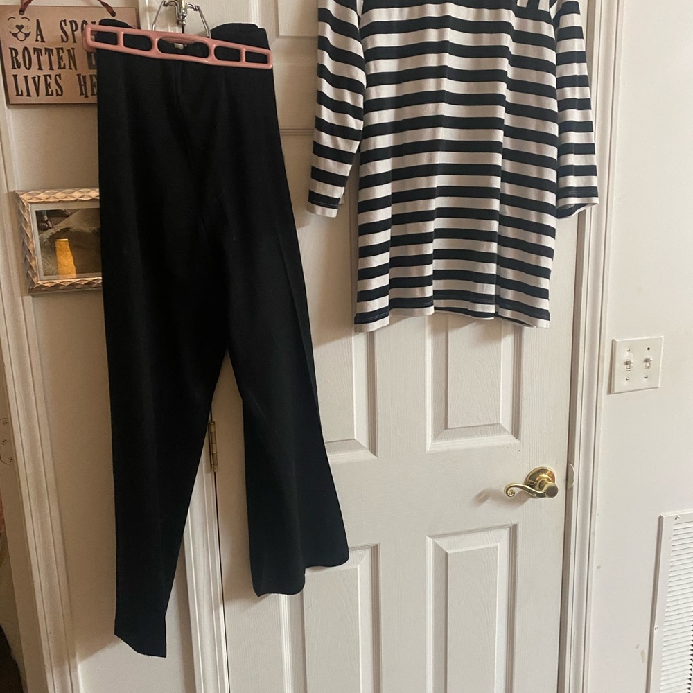 Kim Rogers Blouse size 2x  3/4 SleevesI I also add a pair of Blk pants. Size 18.